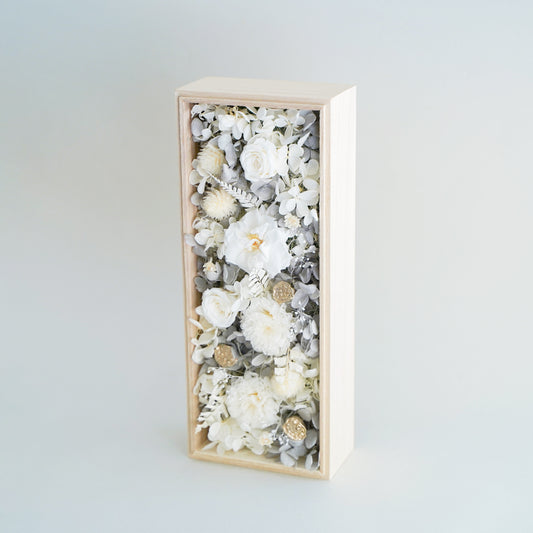 ボリュームたっぷりで省スペースで飾れる桐箱供花