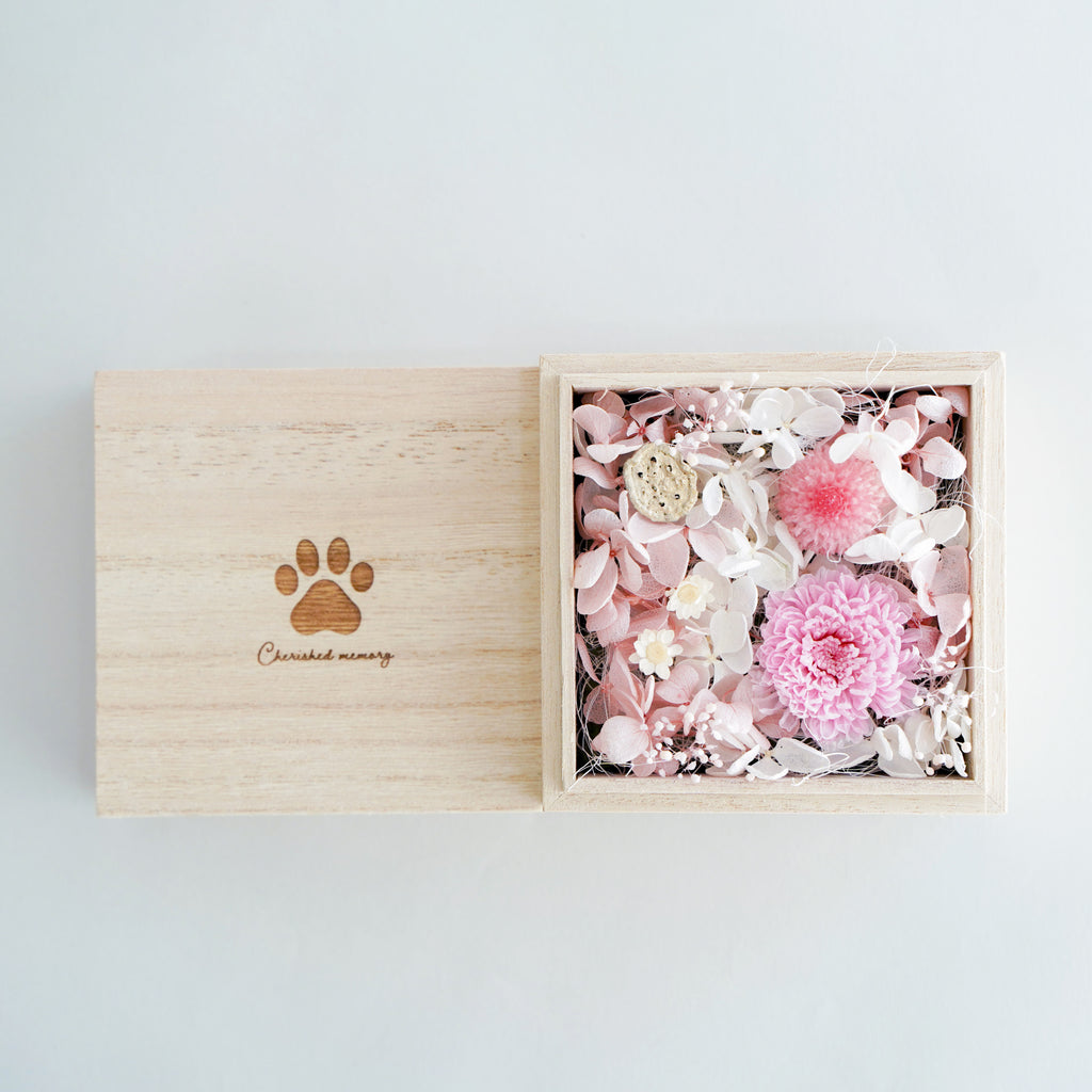 手のひらサイズの桐箱供花