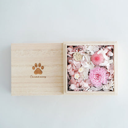 手のひらサイズの桐箱供花