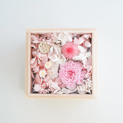 手のひらサイズの桐箱供花