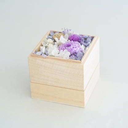 手のひらサイズの桐箱供花