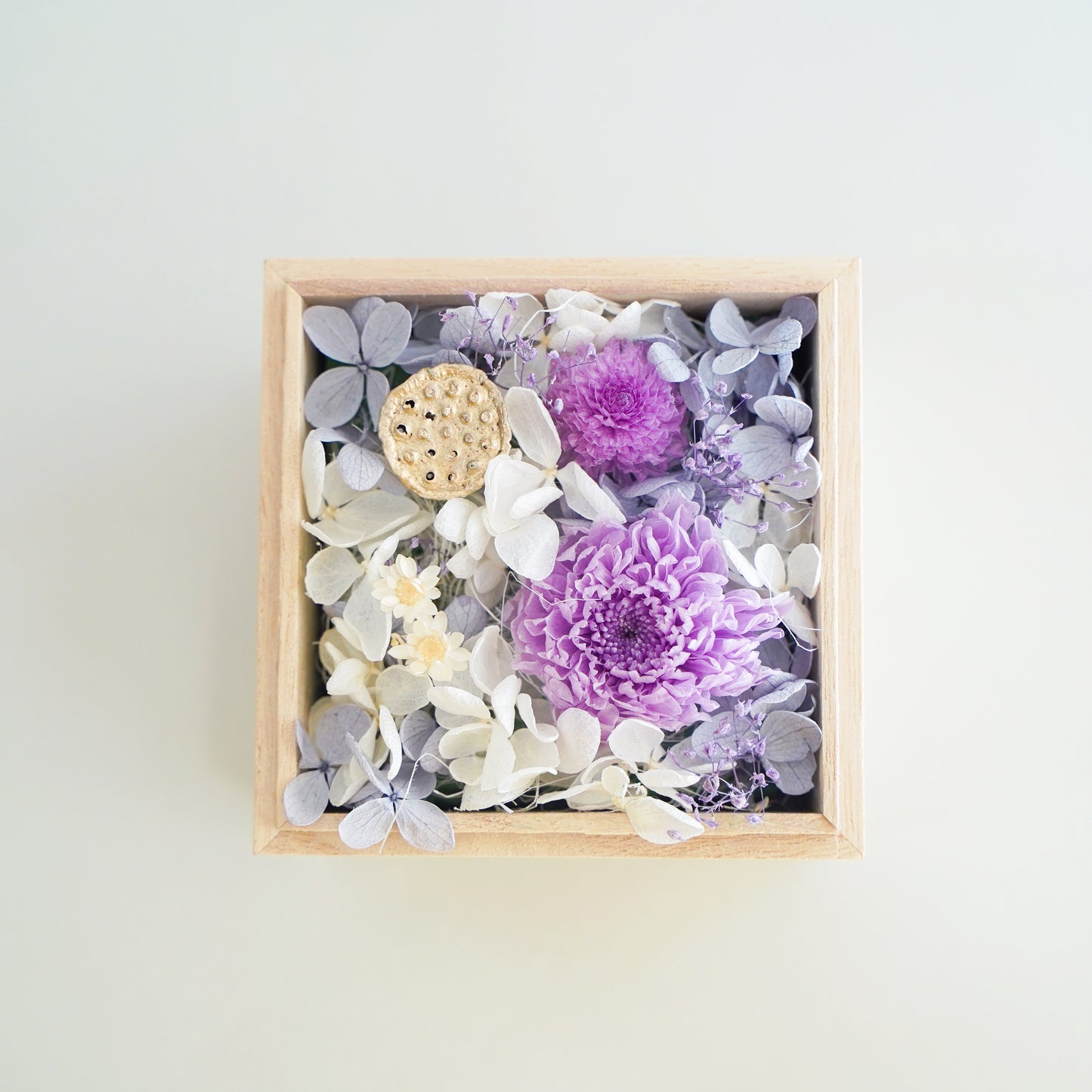 手のひらサイズの桐箱供花